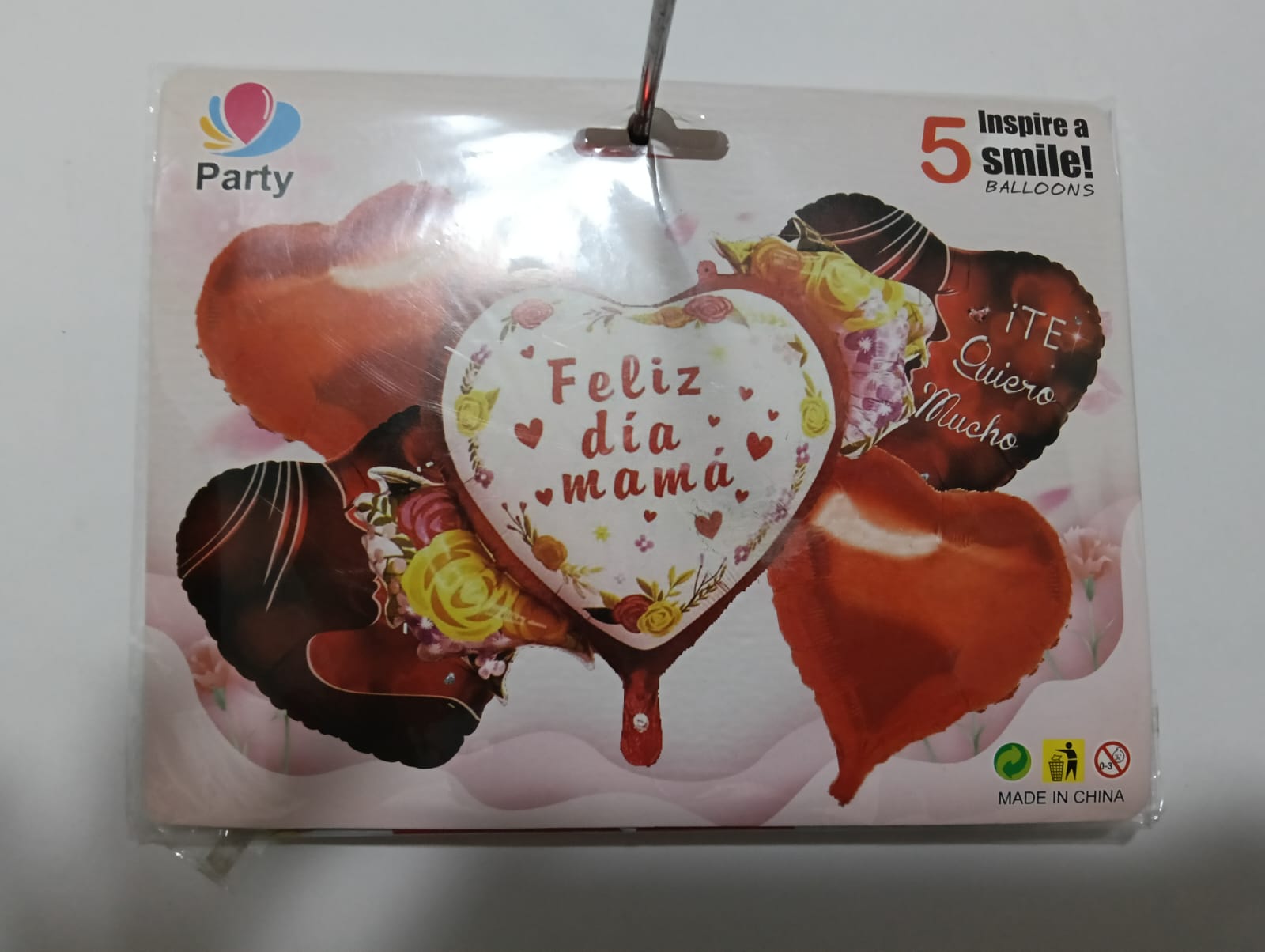 FELIZ DIA MAMÁ SET DE 5 GLOBOS CORAZONES METÁLICOS