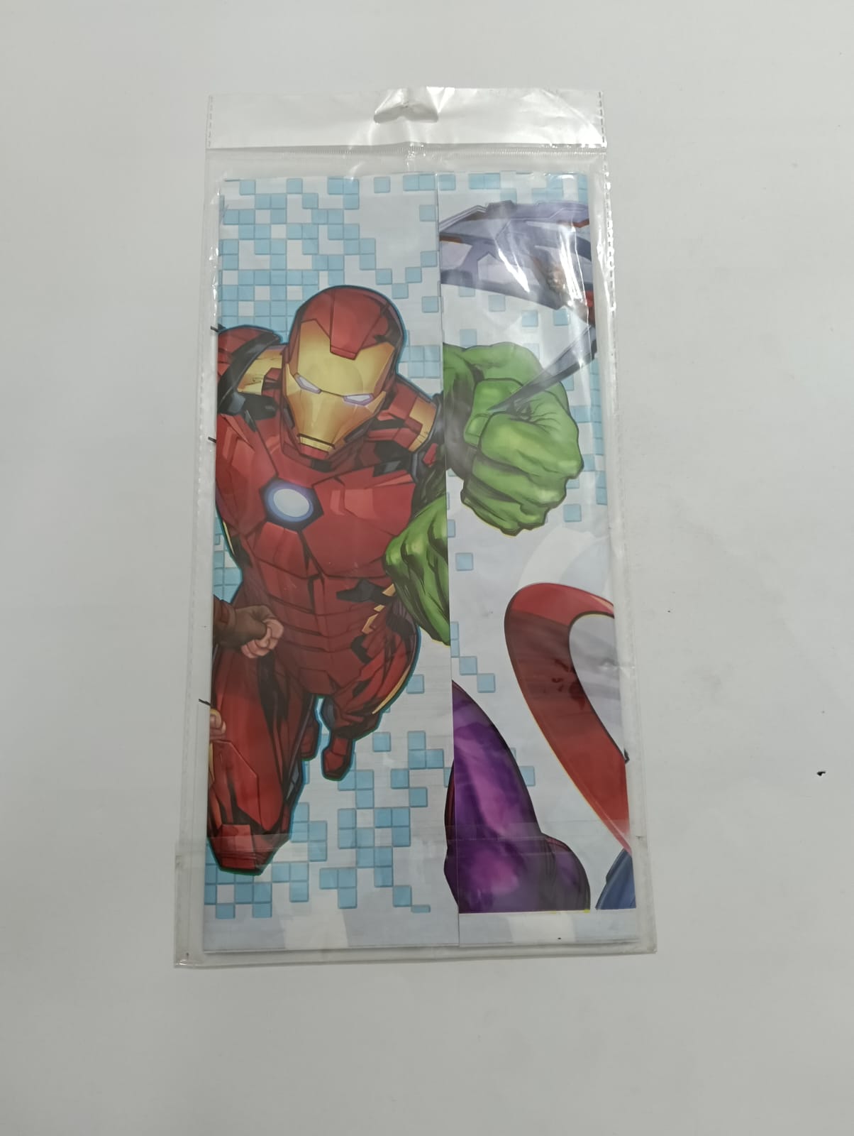 AVENGERS MANTEL PERSONAJE (137CMX183CM)